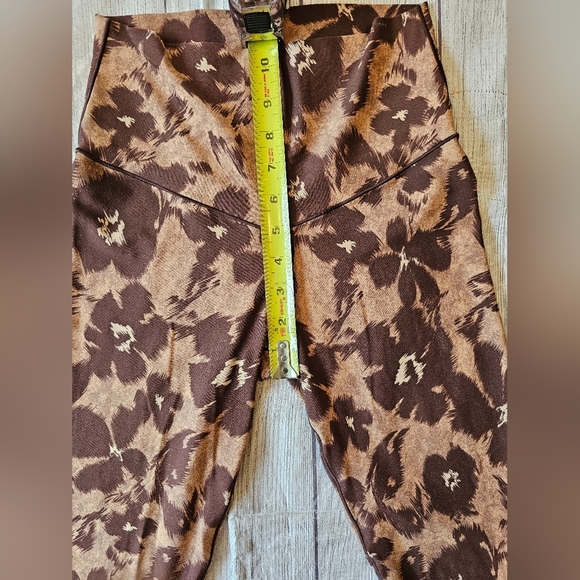 Aerie OFFLINE Size Medium Real Me 7/8 Hi-Rise Leggings Brown Floral Buttery Soft - Picture 7 of 8